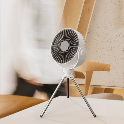 再充電可能な2000mAh携帯用屋外の小型ファンのテーブルの三脚Usbの静かで強力なファン