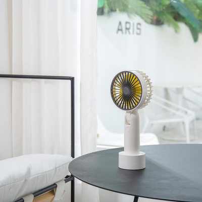 7ベーンのUsbの充電器が付いている手持ち型の扇風機4W 1200mAh携帯用ファン