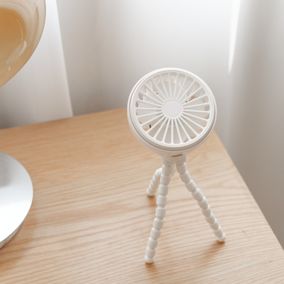 USBの再充電可能な三脚のベビーカー ファンのプラスチック5W電池式ファン